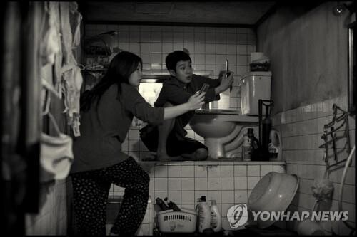 미 연예매체 스크린랜트 "기생충, 최고의 오스카작품상 수상작"