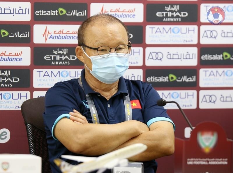 '최종전 결장' 박항서 베트남 감독 "비겨도 된다는 생각 버려야"