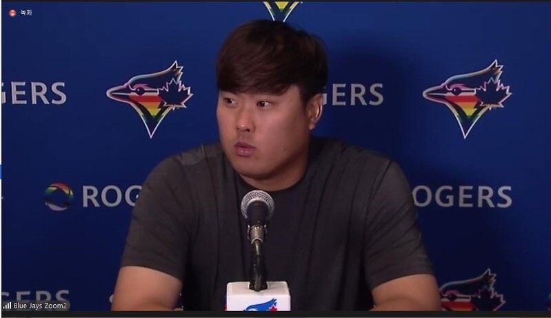 류현진 "산체스와는 다른 볼배합으로…볼 판정은 받아들여야"