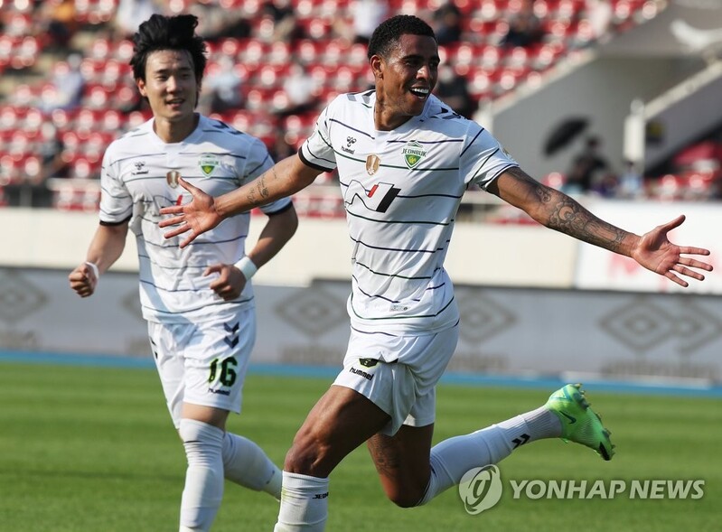 Coach for struggling K League club eyes Asian trophy