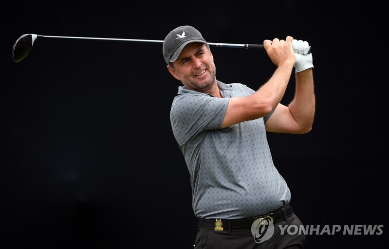 US오픈도 '노장 돌풍'…48세 블랜드, 2라운드 선두권