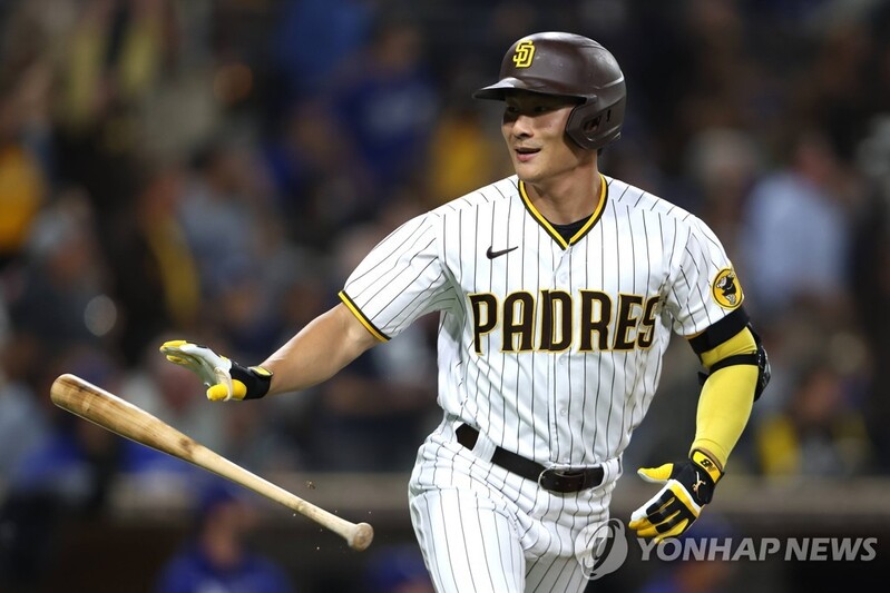 Padres' Kim Ha-seong homers off Kershaw in victory