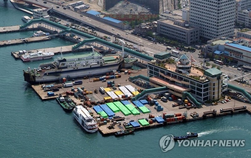 부산 북항 유람선 운항사업 표류…"사업 재검토"