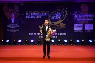 Actor Ahn wins brand award