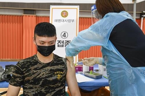 Nearly 90 pct of troops aged under 30 receive first doses of COVID-19 vaccine