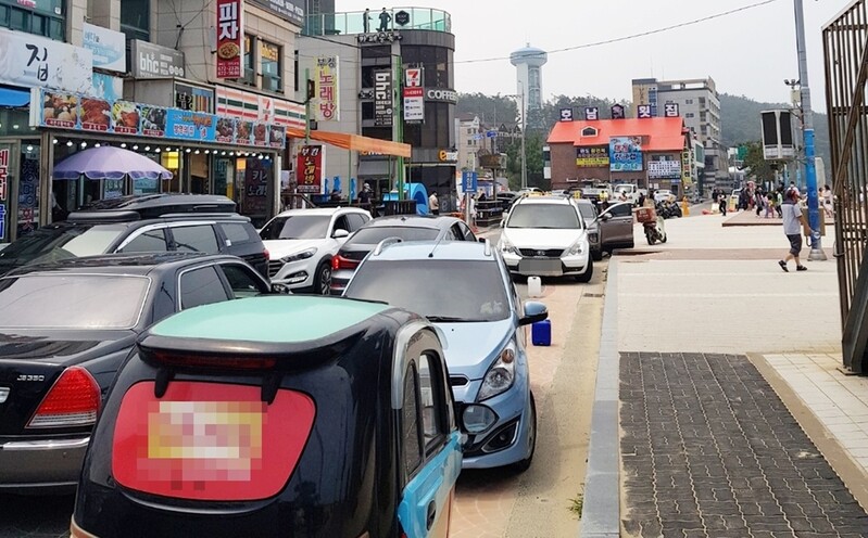 주행·주정차 차량 뒤섞여 난리…태안 만리포해변 '몸살'