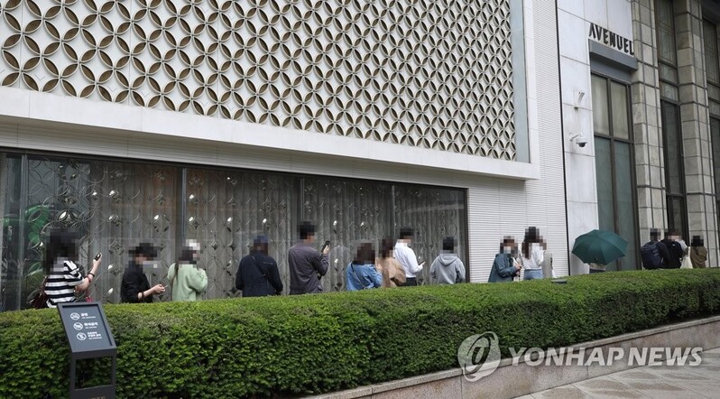 샤넬이 뭐라고…이번엔 10% 넘은 인상 소문에 매장 '장사진'