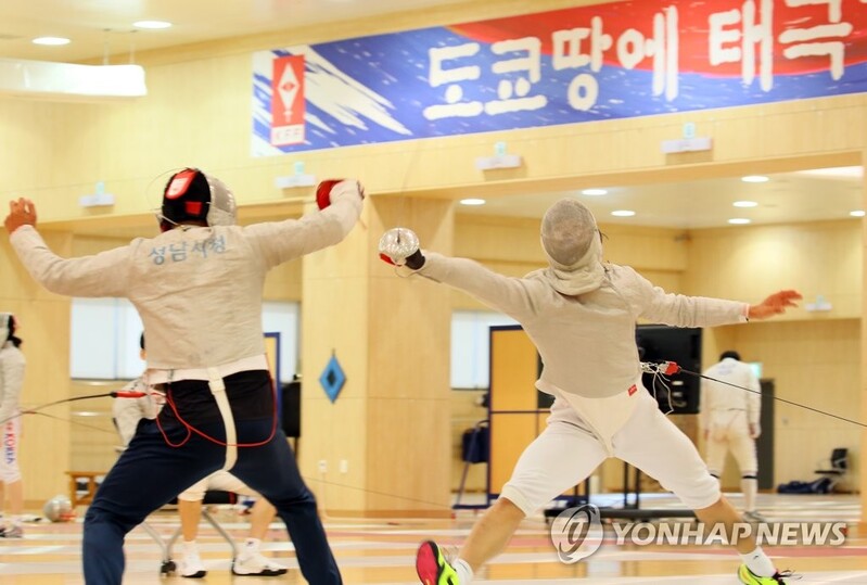 Olympics-bound fencer shrugs off pressure of No. 1 ranking