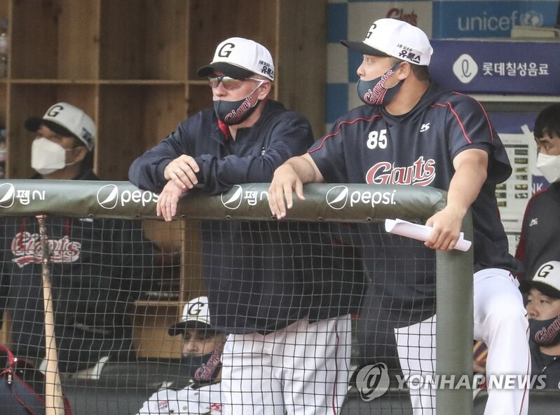 KBO club manager to be quarantined after children test positive for COVID-19