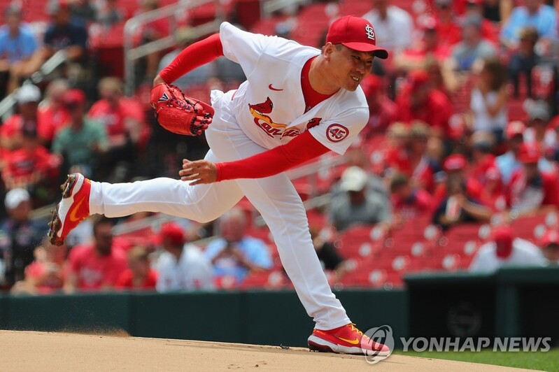 Cardinals' Kim Kwang-hyun credits long-awaited win to luck