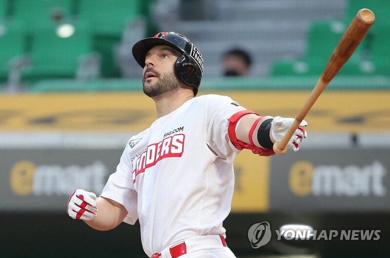 KBO slugger Jamie Romak to be honored as top Canadian baseball player for 2020