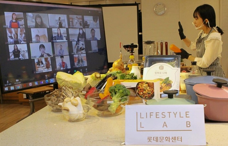 Pandemic boosts the popularity of department stores' finance classes