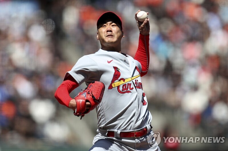 Cardinals' Kim Kwang-hyun shuts down MLB-leading Giants for 2nd straight win