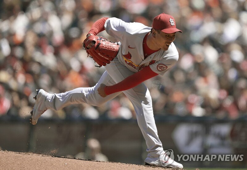 Efficient Kim Kwang-hyun gets confidence-building win over MLB-best Giants