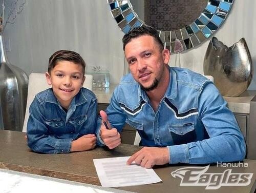 KBO's Eagles sign new hitter Hernan Perez