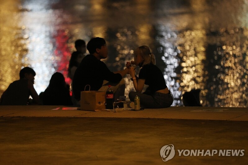 (LEAD) Seoul to ban drinking at Han River parks after 10 p.m. starting Wednesday