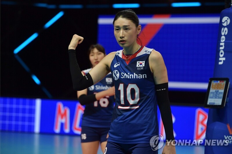Volleyball star Kim Yeon-koung, teen swimmer Hwang Sun-woo named S. Korean flag-bearers at Tokyo Olympics