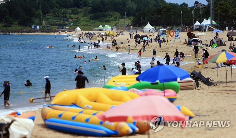 본격적인 여름 시작…양양지역 해수욕장 동해안 첫 개장(종합)