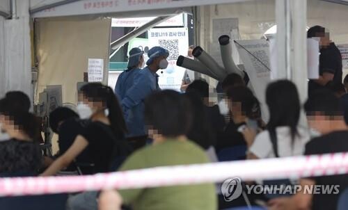 (3rd LD) COVID-19 cases hit new high for 3rd day ahead of semi-lockdown in greater Seoul