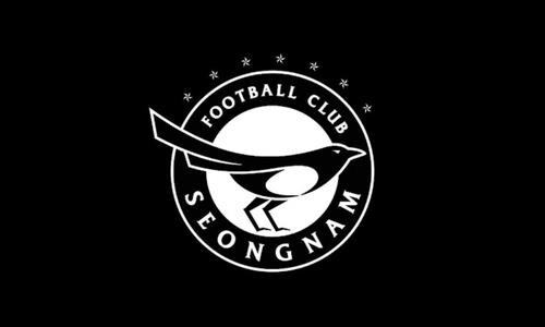 (LEAD) 8 members of football club Seongnam test positive for COVID-19