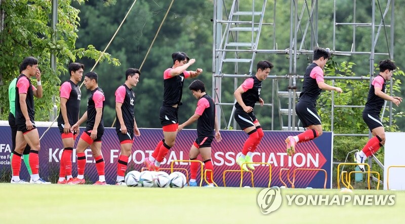 (LEAD) S. Korea keeping things close to vest ahead of final Olympic football tuneups