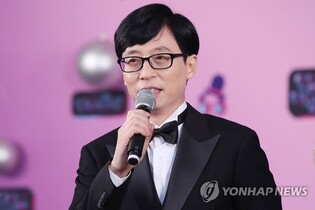 Yoo Jae-seok joins new agency led by singer Yoo Hee-yeol