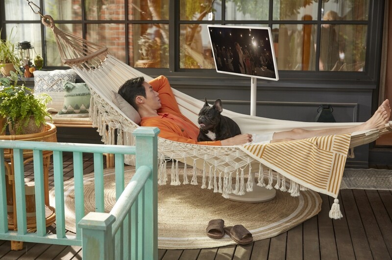 LG전자, 부엌·침실 등으로 옮기며 시청가능한 무선 TV 공개