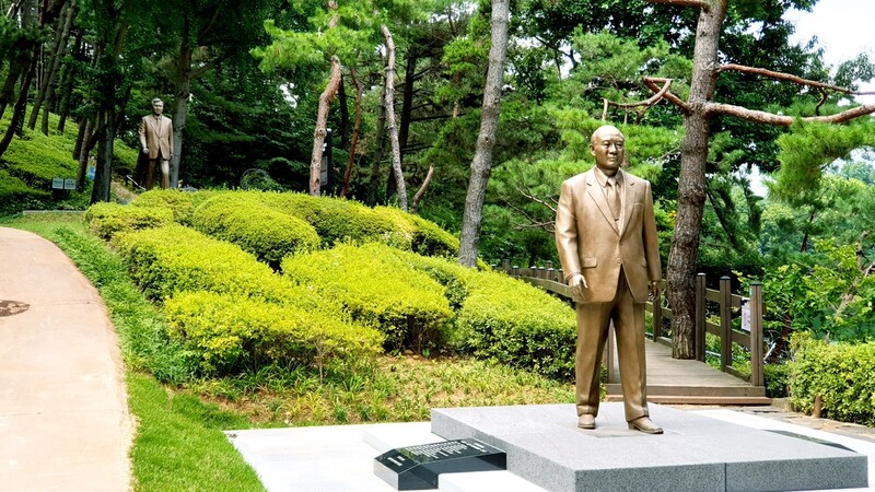 전두환 동상 옮기고, 대통령길 이름 교체…확 달라진 청남대