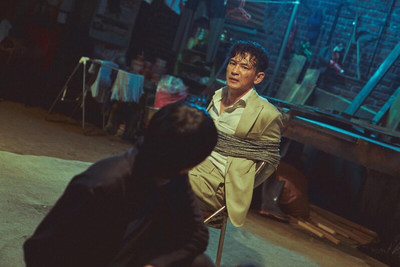 Seasoned actor Hwang Jung-min set to return to silver screen with 'Hostage'