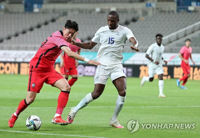 Stars on Olympic football team embrace veteran responsibilities