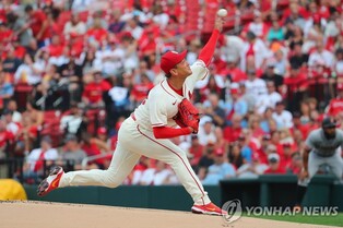 Fueled by home cooking, Cardinals' Kim Kwang-hyun puts on show for family
