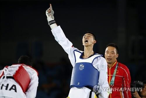 [올림픽] 中 개회식 공동기수에 태권도 스타 자오솨이