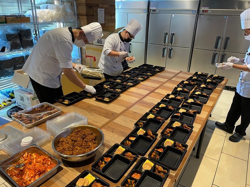 (Olympics) Out of makeshift kitchen, S. Korea bringing taste of home to athletes