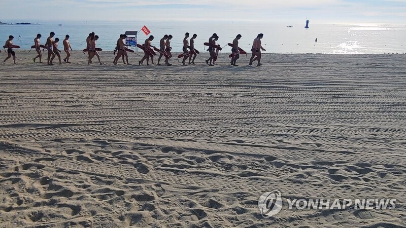 동해안 코로나19 확진자 '확산일로'…강원 누적 4천명 넘어(종합)