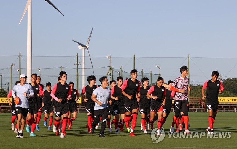 (Olympics) S. Korean football coach to players before 1st match: 'Have fun'