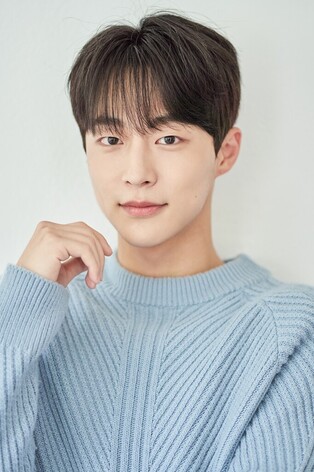 Bae In-hyuk rises rapidly as a leading actor