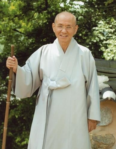 Former chief of S. Korea's largest Buddhist sect, social activist dies