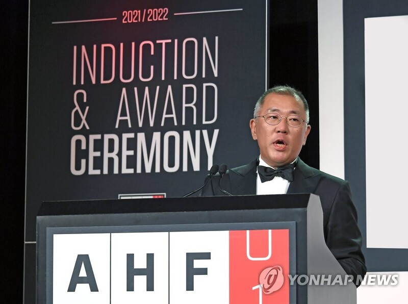 (LEAD) Hyundai honorary chairman inducted into Automotive Hall of Fame