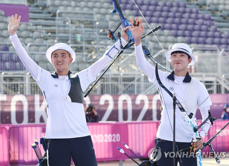(LEAD) (Olympics) S. Korea captures inaugural gold in archery mixed team event