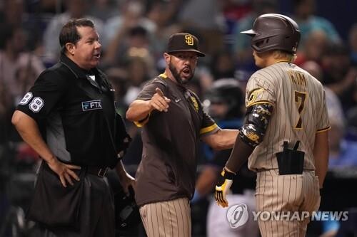 '태평양 스트라이크존'에 당한 김하성, 3타수 무안타 2삼진