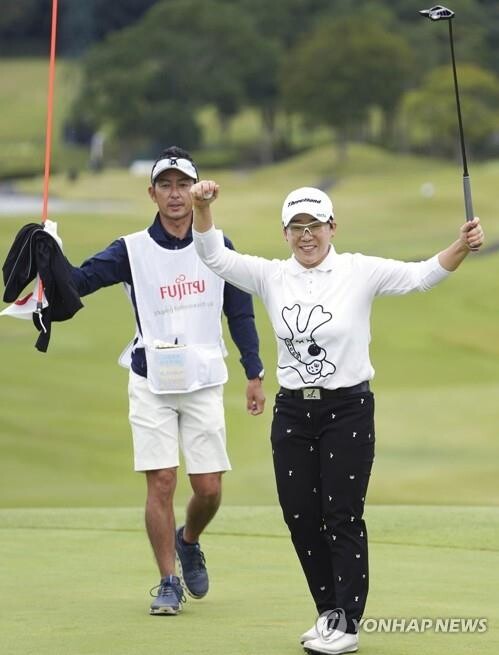 신지애, JLPGA 시즌 4번째 우승…프로 통산 61승