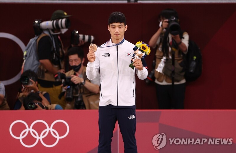 (Olympics) Inconsolable judo medalist thankful for family, teammates