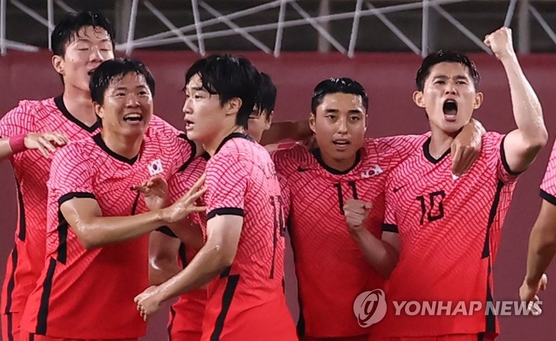-올림픽- 한국 축구, 10명이 싸운 루마니아에 4-0 승리…B조 1위 껑충