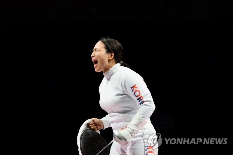 (Olympics) S. Korea wins silver in women's team epee fencing