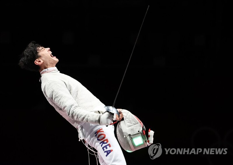 (Olympics) S. Korea defends gold in men's team sabre fencing