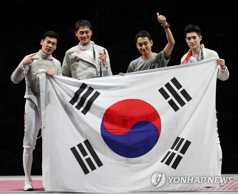 (LEAD) (Olympics) S. Korea defends gold in men's team sabre fencing