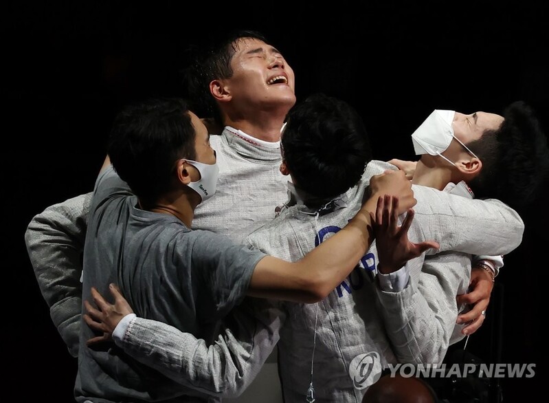 (LEAD) (Olympics) 'Avengers' of S. Korean fencing team up to win ultimate prize