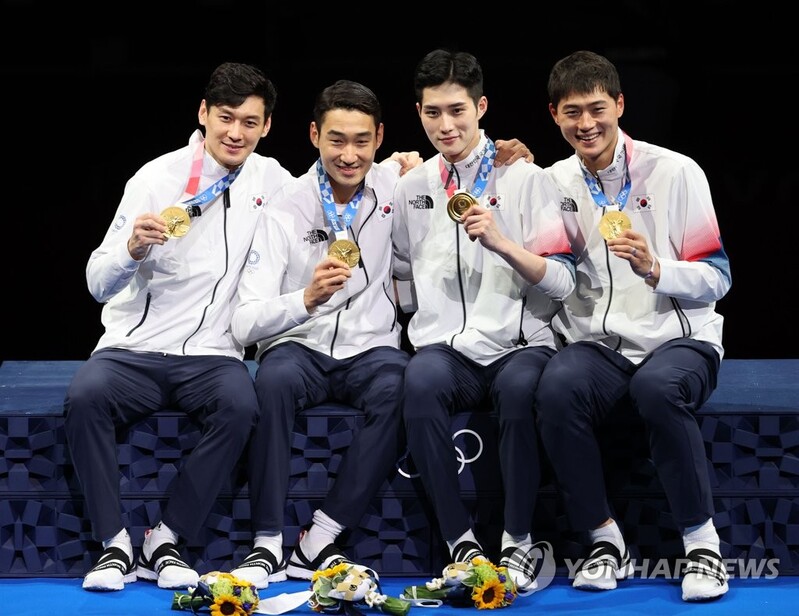 (Olympics) S. Korea dominates in fencing gold victory; swimming phenom breaks another record
