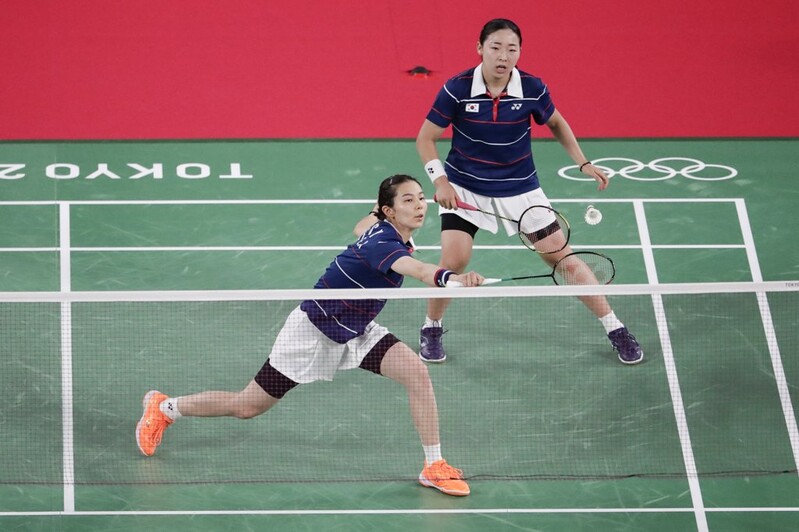 (Olympics) S. Korea puts 2 pairs in badminton women's doubles semis, secures at least bronze