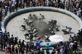 [Hallyupedia] Boryeong Mud Festival (보령머드축제)